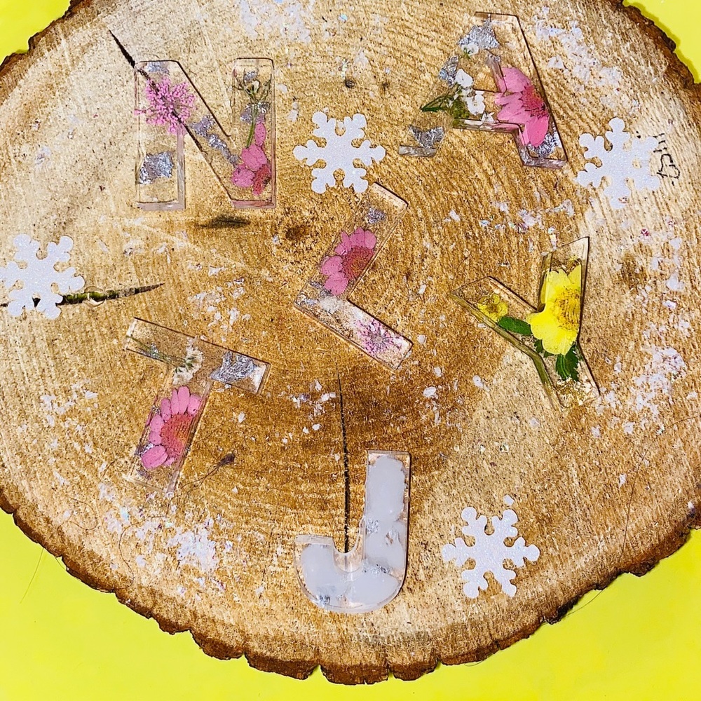 Pink flower 🌸 Resin letter